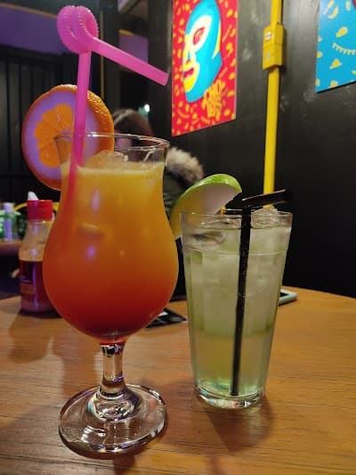 Cholos Taqueria - Foto 10