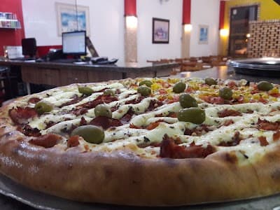 Pizzaria Quatro Queijos - Foto 3