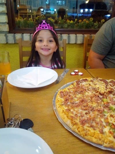 Pizzaria Quatro Queijos - Foto 6