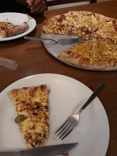 Pizzaria Quatro Queijos Ponta de Baixo - Foto 3