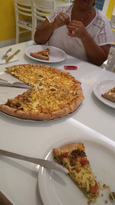 Pizzaria Quatro Queijos - Foto 9