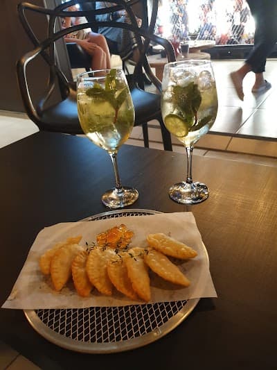 Hang Out • Gastro Pub - Foto 7