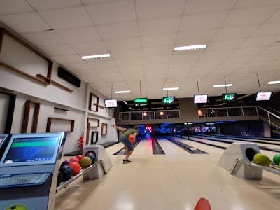 Strike Boliche & Bar - Foto 1