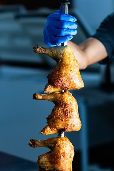 Casa dos Assados Empório Garopabar - Frango Assado - Carnes Assadas - Foto 2