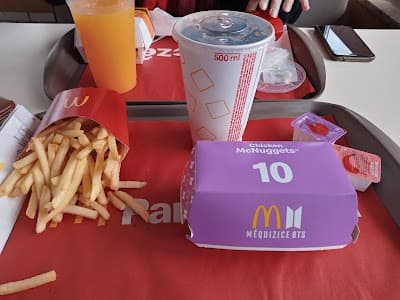 McDonald's Mercês Drive - Foto 4