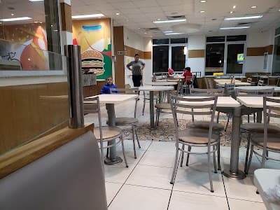 McDonald's Mercês Drive - Foto 6
