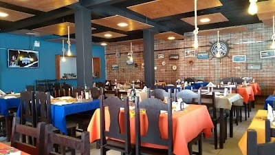 La Ballena Restaurante & Bar